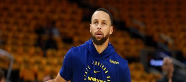 NBA官方：勇士球星库里荣膺本赛季最佳队友奖
