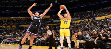 东契奇空砍31+9 湖人以116-117惜败国王