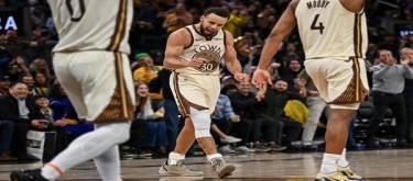 Curry contributed 26 points as the Warriors defeated the Magic 120-97.