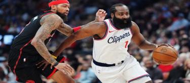 Harden's 31 points shone throughout the game as the Clippers defeated the Raptors 121-117 in overtime.