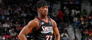 76人队新星MVP VJ·埃奇康比重摔伤停