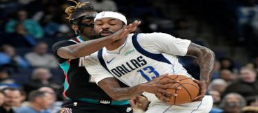Middleton's 35-point outburst helped the Mavericks defeat the Grizzlies 120-112.