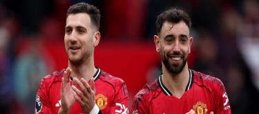 Premier League – Bruno Fernandes provides two assists as Manchester United defeat Aston Villa 3-1, finishing third in the Premier League.