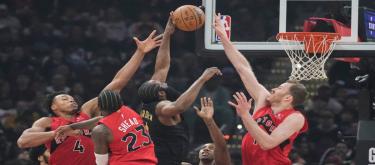 阿伦米切尔合砍44分 骑士以114-102力克猛龙