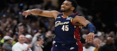 Mitchell scored a whopping 39 points in the second half to tie the record, as the Cavaliers rallied to defeat the Pistons.