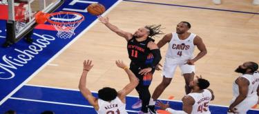 Hart scored 26 points and Richis added 19, as the Knicks easily defeated the Cavaliers 109-93.