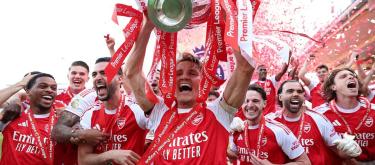 Premier League – Arsenal 2-1 Crystal Palace to lift the Champions League trophy