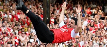 Arteta led Arsenal to lift the Premier League trophy away from home.
