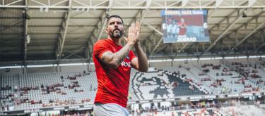 Freiburg have extended the contract of 34-year-old defender Anthony Jung, with the new deal expected to run until 2027.