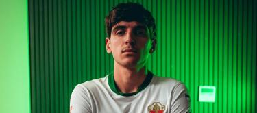 Elche permanent bought out on-loan Dinamo Zagreb Spanish midfielder Gonzalo Villar's ownership rights..