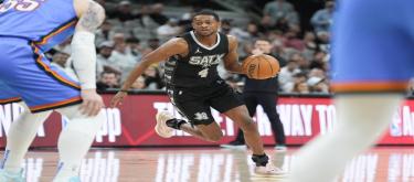 Fox's crucial mid-range jumper sealed the victory for the Spurs, bringing the series to 1-2.
