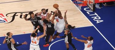 布伦森36分阿奴诺比33分 尼克斯以107-106险胜马刺