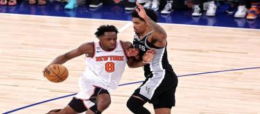 The Knicks rallied from a 29-point deficit to defeat the Spurs, with Anunoby's putback sealing the victory.