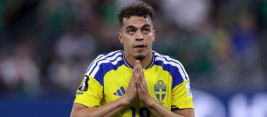 ◤FIFA World Cup in United States, Canada and Mexico◢ Yasin Ayari scores with two wonder-strikes as Sweden thrashed Tunisia by 5-1..