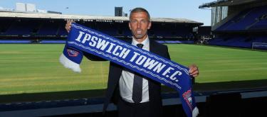 Ipswich Town has announced that Gary O'Neal will officially become the team's head coach, with a contract running until the summer of 2029.