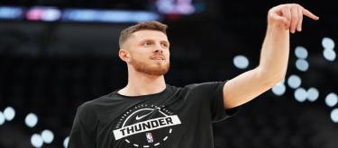 Hartenstein signs 3-year, $75 million contract extension with the Thunder.
