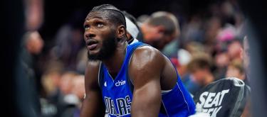The Mavericks matched the Knicks' offer to retain young center Cissé.