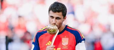 Rodri wins the World Cup Golden Ball, signaling his return to the top.
