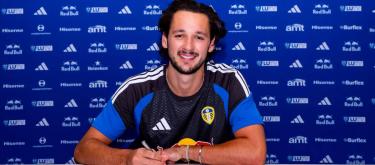 Manchester City goalkeeper James Trafford has officially joined Leeds United.