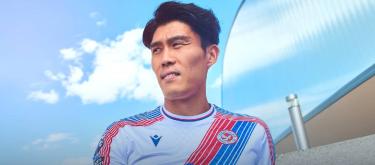 Takehiro Tomiyasu joins Crystal Palace, officially becoming a member of the club.