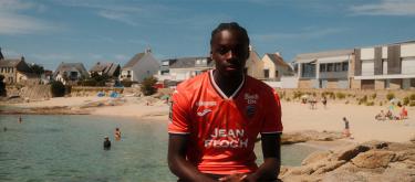 Bayer Leverkusen's young player Noah Mbamba has joined Lorient on loan and will wear the number 72 jersey.