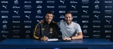 Manchester City have officially announced the signing of Marseille goalkeeper Rulli on a two-year contract.