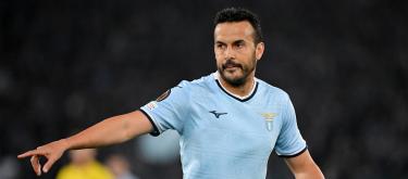Spanish football star Pedro has announced his retirement. He previously played for teams such as Barcelona and Chelsea.
