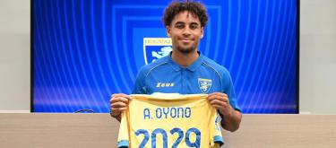 Frosinone completes contract extension with Gabon international defender Anthony Oyono..