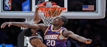 With 19 points from Wahlban and 18 from Castle, the Spurs defeated the Suns 123-103.